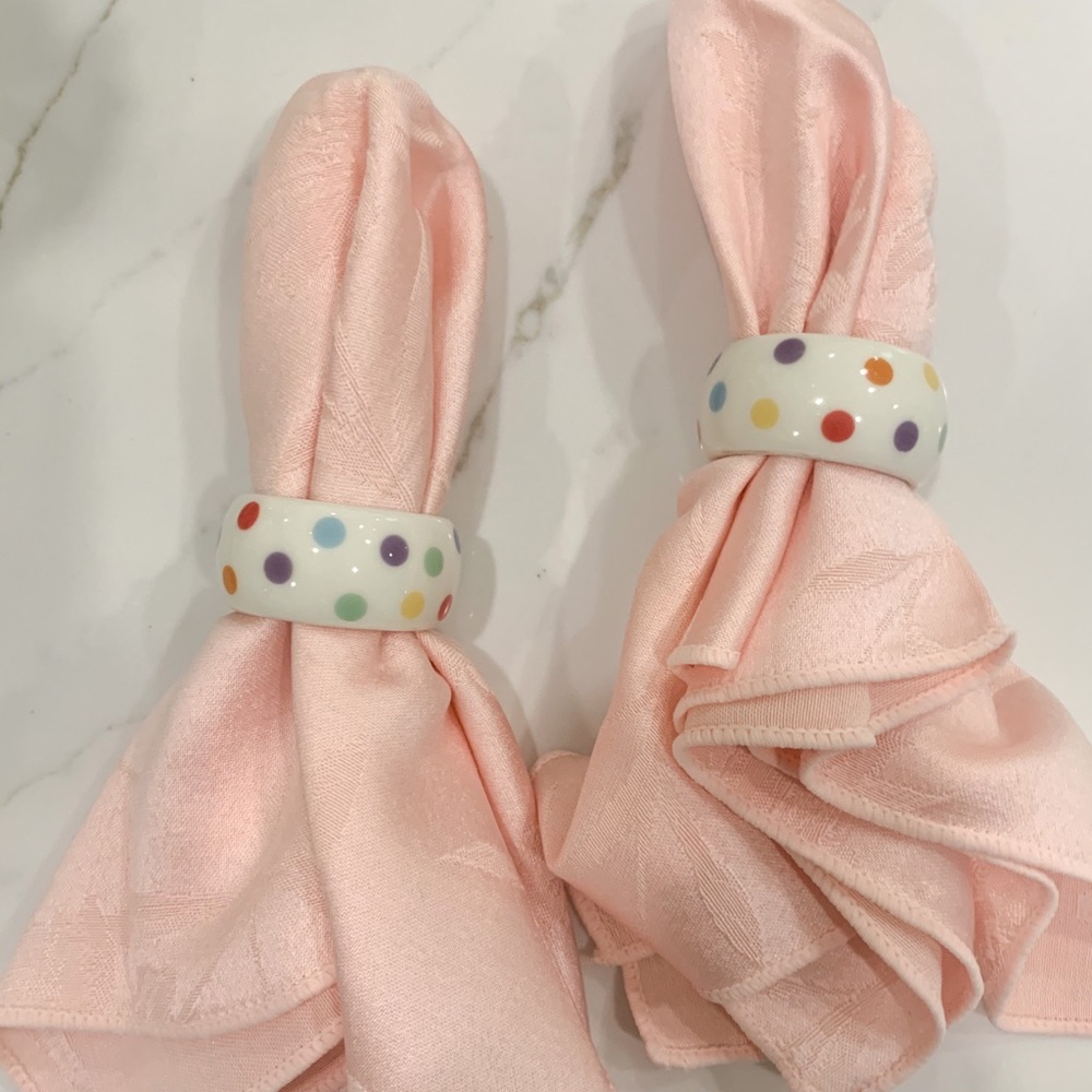 Fishs Eddy glass Polka dot napkin rings